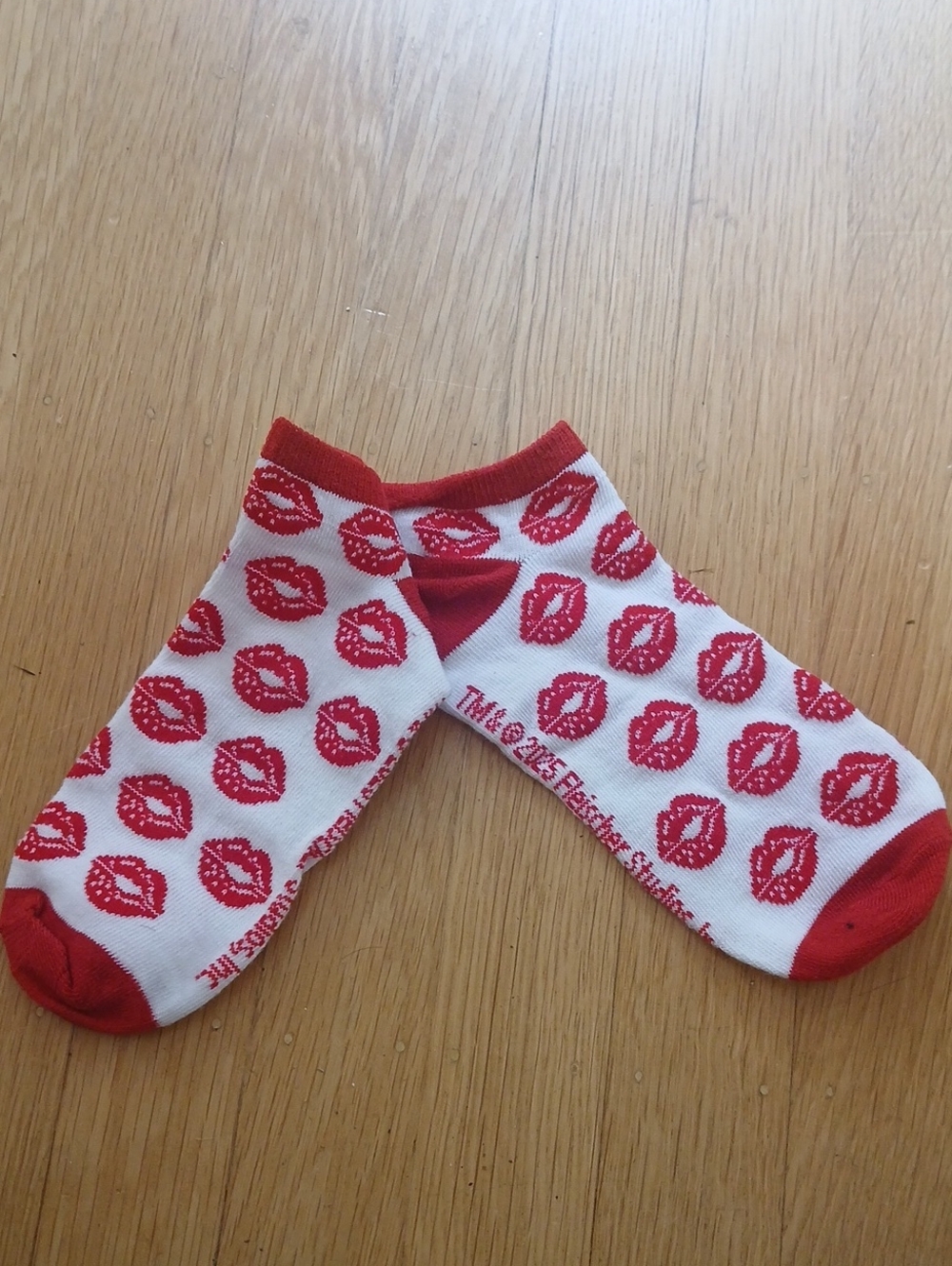 Red Kiss-Print Ankle Socks Comic Lipstick Marks The Spot Red Reinforced Toe